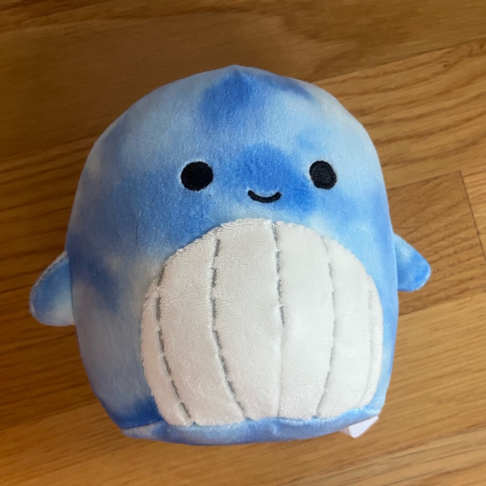 Mini Shark Squishmallow🌊💙🤍
